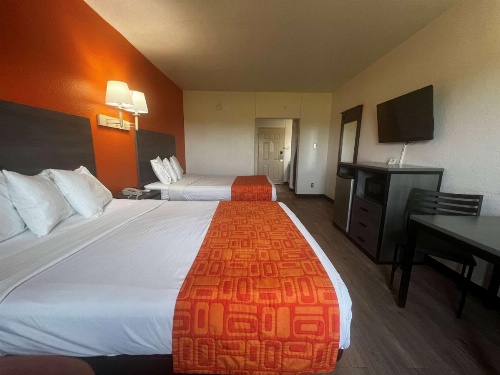 Howard Johnson by Wyndham Galveston image 10