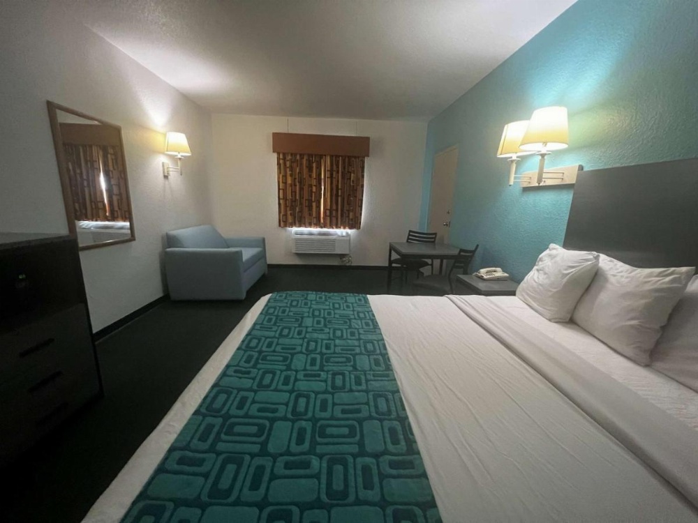 Howard Johnson by Wyndham Galveston Image 11