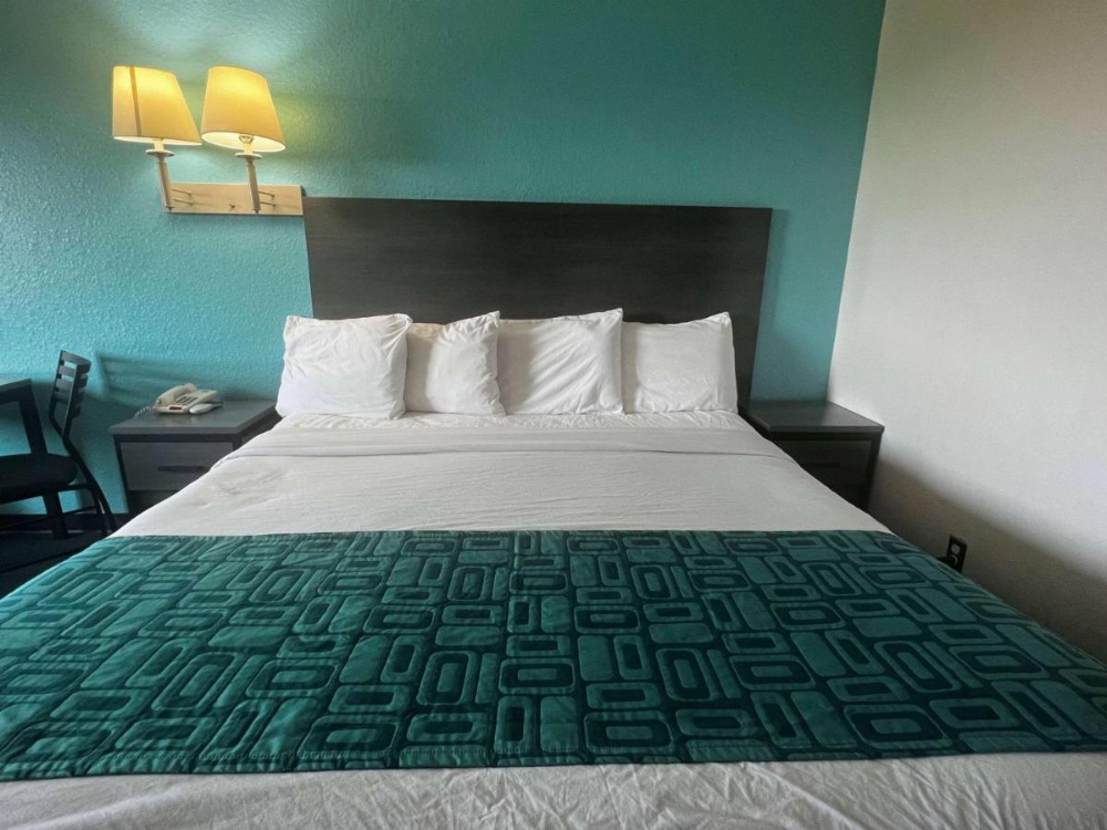 Howard Johnson by Wyndham Galveston Image 13