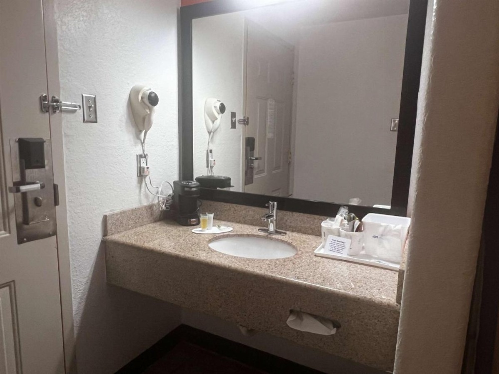 Howard Johnson by Wyndham Galveston Image 22