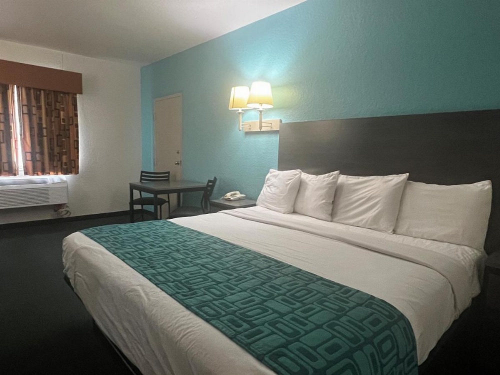 Howard Johnson by Wyndham Galveston Image 29