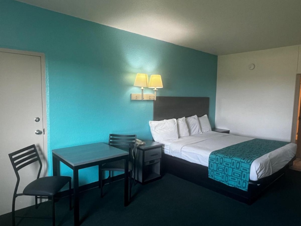 Howard Johnson by Wyndham Galveston Image 32