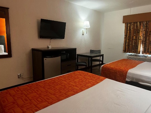 Howard Johnson by Wyndham Galveston image 35